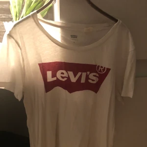 Levis tröja  - Bra skick, pris går att diskuteras.