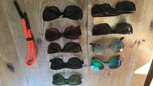 Solglasögon - Diverse solglasögon. Vissa lite skavanker. Glasögonsnöre ingår ej. Buda gärna!