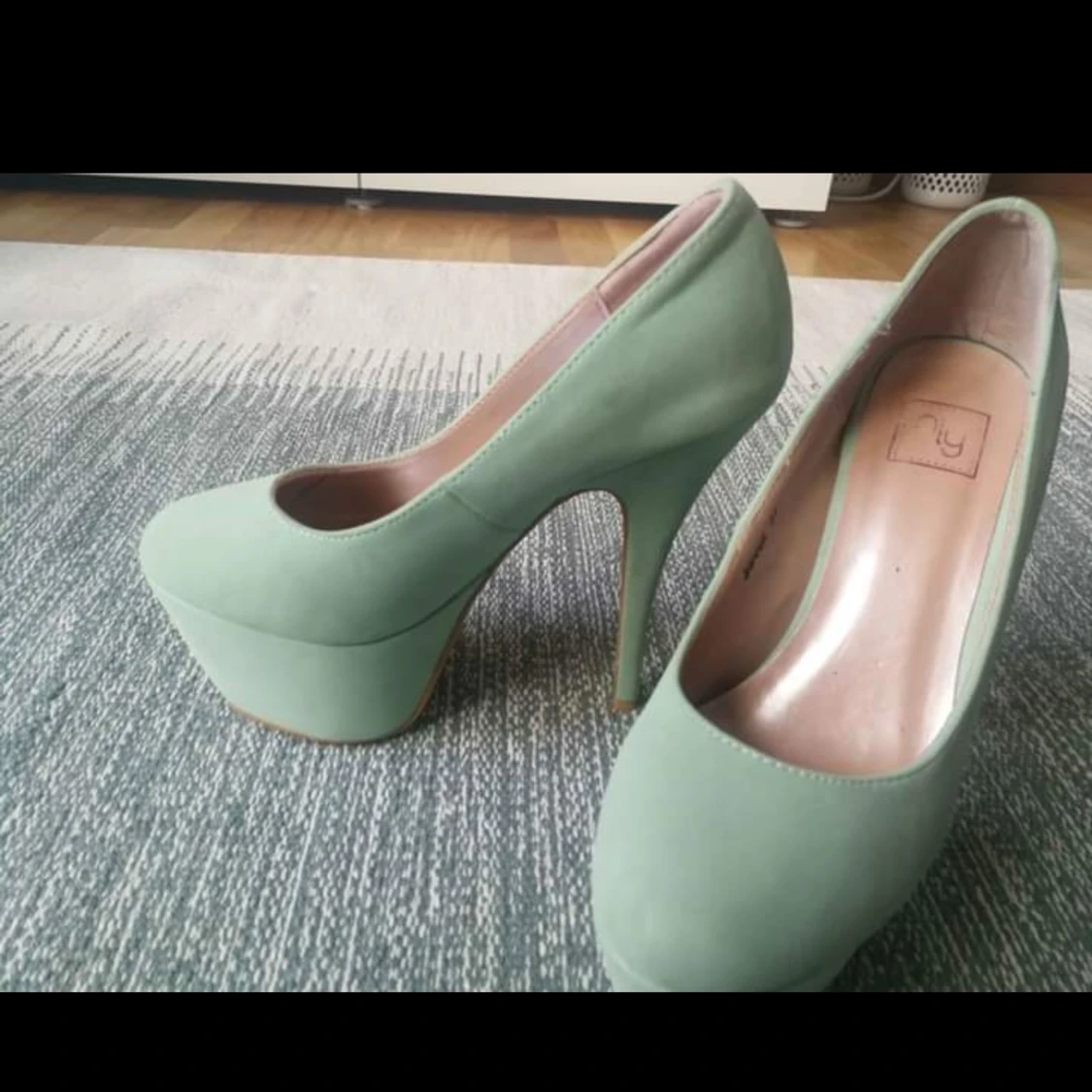 Högklackade skor - 90