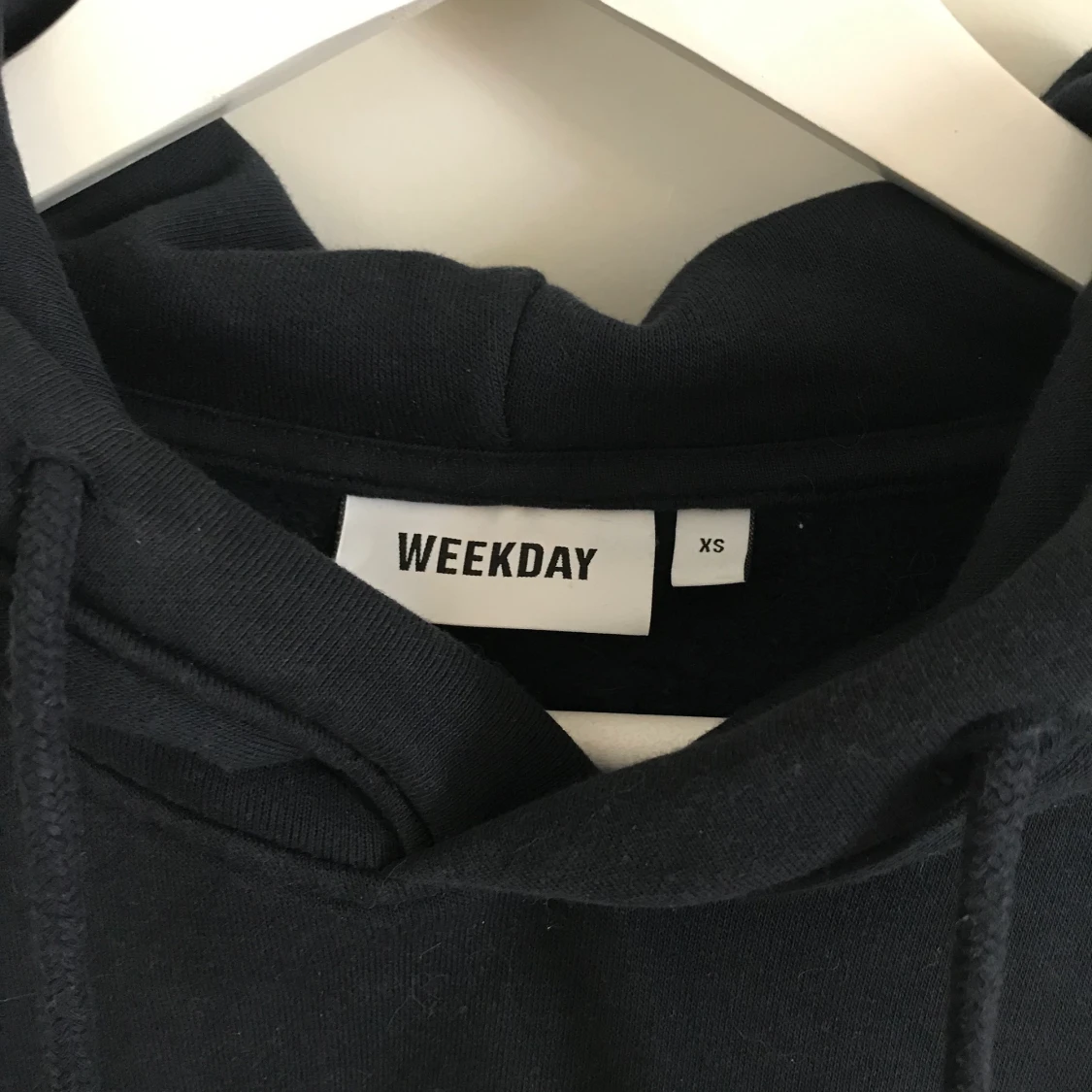 Mörkblå hoodie från weekday i strl XS🤩 - 90
