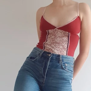 Bondelid linne - Rött linne från Bondelid i storlek XS. Säljer för 59kr exklusive frakt (22kr) dock bjuder jag alltid på att vid köp över 300kr! 