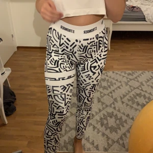 Stronger träningsbyxor  - Storlek S