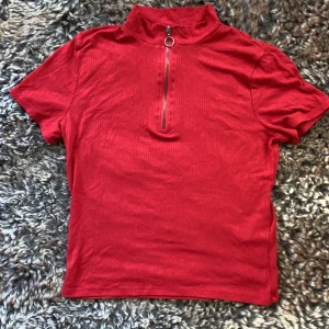 Bluse - Bluse i storlek m men passar även S . 