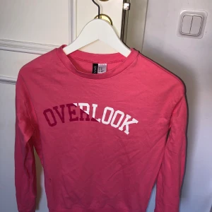 Sweater - Rosa sweater i strl XS/S. Aldrig använd 