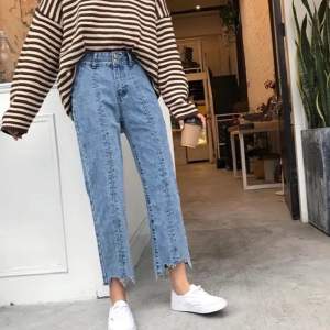 Ny Jeans byxor 👖/ köpte från Asien hemsida står storlek m men tycker det var för lite för mig. Gissar storlek kan vara mellan xs-s. Frakt 63 kr