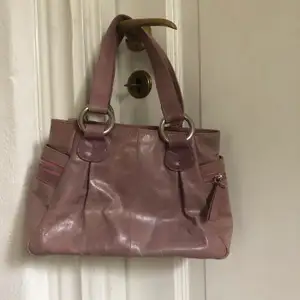 En till handväska! Den är lite mer rosa i verkligheten! Påriktigt världens sötaste väska!