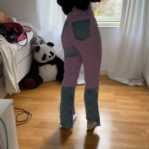 Coola jeans - Säljer mina egengjorda jeans som jag tyvärr knappt använder. Köpare står för frakt💕