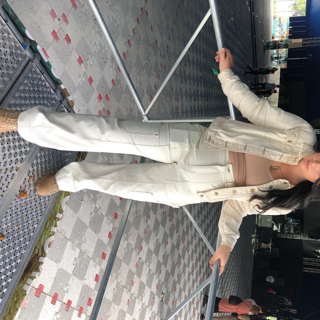 Ljus jeansjacka fråm boohoo