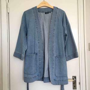 superfin jeansjacka i kimono-modell ✨💕   hämtas i stockholm eller skickas via post (då står köparen för frakten) 🌟🌱