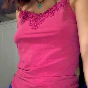  - Fint linne med spets i toppen. Buda i kommentarerna. 