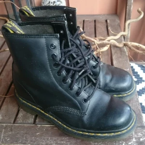 - Dr. Martens svart 39