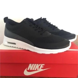  - Nike Air Max Thea stl38. Ny skick!! Butik pris 1199-1299kr