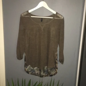  - Tröja / blus från gekås. Använd 2 - 3 gånger men känns som ny. Säljer för att jag aldrig använder den längre.