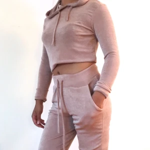  - Set från Nelly.com i rosé. Säljes för 100kr, frakt tillkommer.  Betalning sker via swish. 