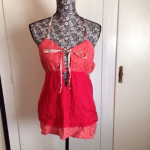  - Ursnygg topp!  Prislapp kvar, inte ens provad.