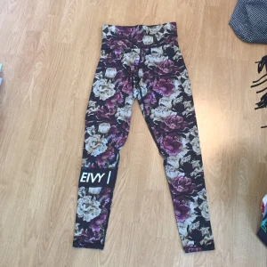  - High waist tränings tights från Eivy. Aldrig använda alls. Så snygga. Köparen står för frakt.