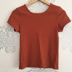  - Fin ribbad top från BikBok