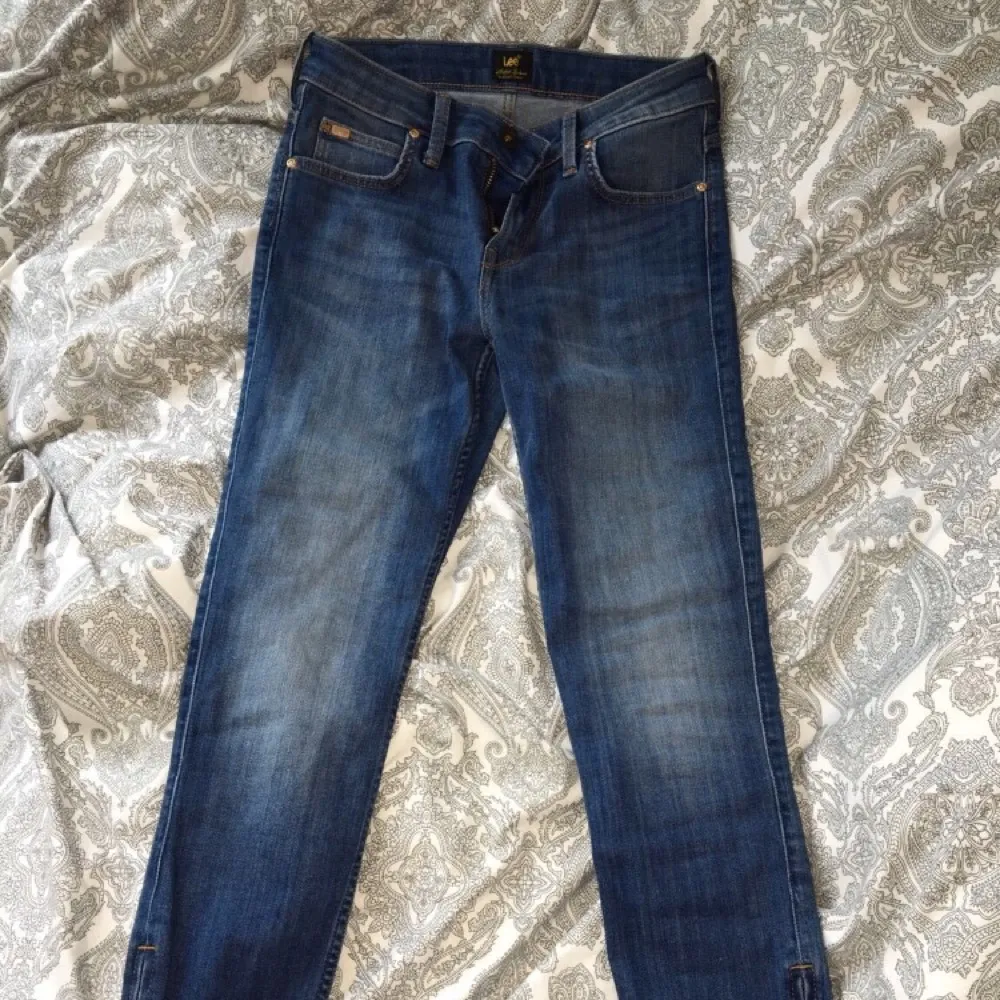Aldrig använda Lee jeans. Mellan mörk tvätt.  Nypris 899:- 25W31L. Jeans & Byxor.