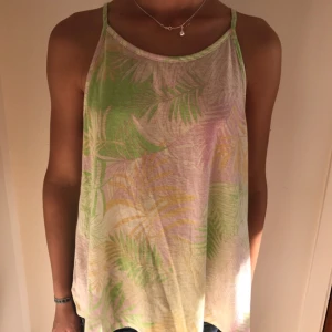  - Linne från American Eagle  Storlek XS  Betalning sker via swish  Köparen står för frakt