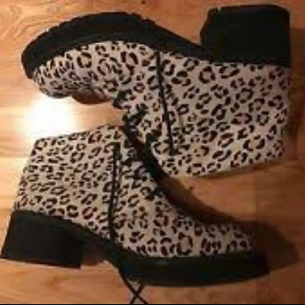 Leopard boots från asos. Sparsamt använda. . Skor.