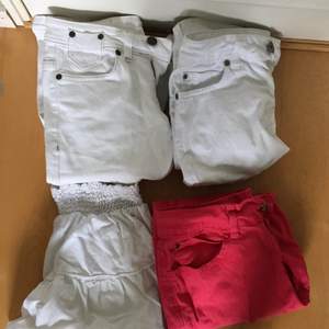 60kr för alla! Möts i Stockholm eller frakt 45kr. En kjol, ett par rosa shorts och två par vita jeans. Först till kvarn!!