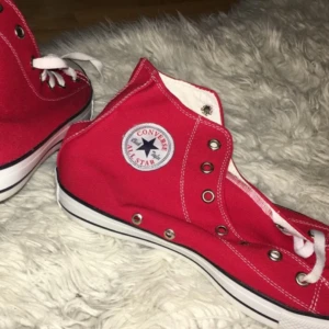  - Oanvända oäkta converse. Storlek 43! 
