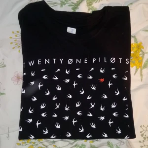  - Sjuk fint TØP t-shirt!  Frakt tillkommer 🌈 