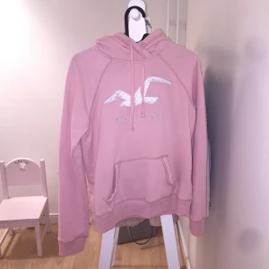  - Sitter snyggt , collegetröja , användning? Aldrig 