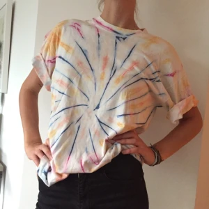  - Tröja från secondhandbutik. Ingen speciell storlek men skulle säga S/M. Sliten såklart men har aldrig använt själv. Swish och du står själv för frakten :) skriv vid frågor!!