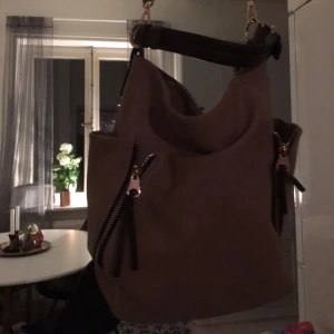  - Beige väska , frakt tillkommer 