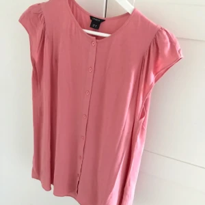  - Blus från Lindex. Använd ca 2 gånger. 
