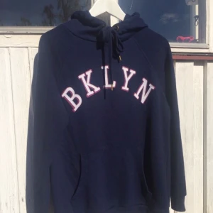  - Marinblå munktröja från Carlings i strl M :-)