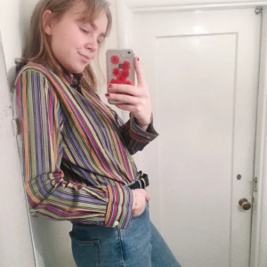  - Sjukt cool randig skjorta!! Jättesnygg under t-shirts och linnen!