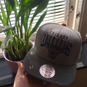  - Mitchell&ness snapback. Chicago Bulls. Nypris 300kr Säljer för 149kr