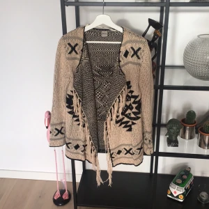  - Superfin höstmysig kofta som tyvärr inte kommer till användning hos mig bara 