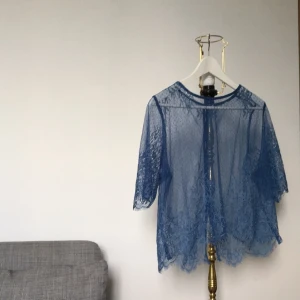  - Spetsblus från H&M:s coschella kollektion. Används en gång så är i nyskick!