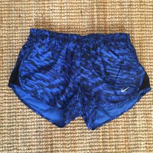 Blå shorts från Nike i dry fit material fint skick!