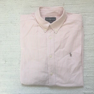  - Rosa skjorta från Ralph Lauren, passar S-M beroende på hur en vill att den ska sitta 