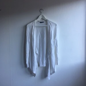  - Vid cardigan. Aldrig använd.
