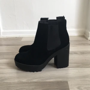  - Kängor med klack från HM! Stl 40 ✨