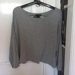  - Basic men jätte mjuk & mysig tröja från H&M. Använd enstaka gånger.   Köparen står för frakt, har Swish:) 