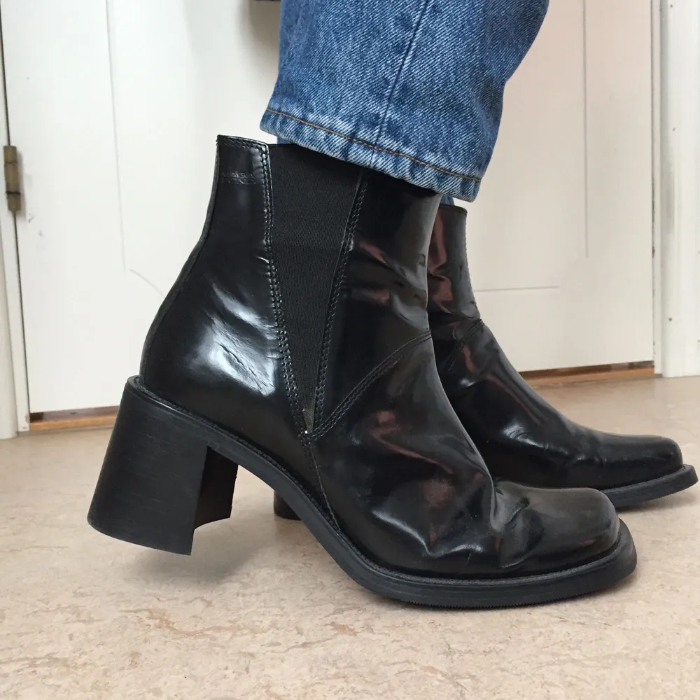 Fina boots/klackskor från vagabond ✨ Knappt använda, mycket fint skick. Äkta läder, perfekta till höst/vår ☺️ Frakt 89kr.. Skor.