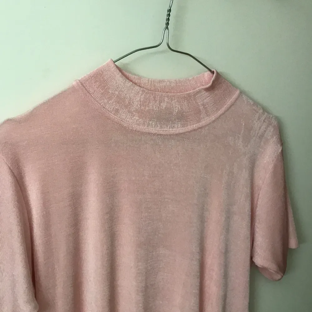 Ultra mega fin viskos polo T-shirt i ljus rosa i stl M. Eco tyg dessutom☘️. T-shirts.