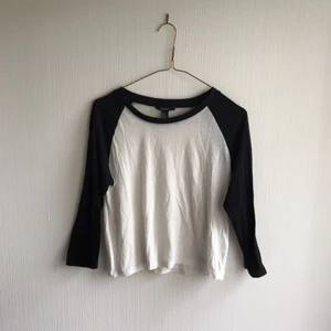  - 🔸 Baseballtropp från F21 🔸  • Perfekt baströja • Fraktfritt