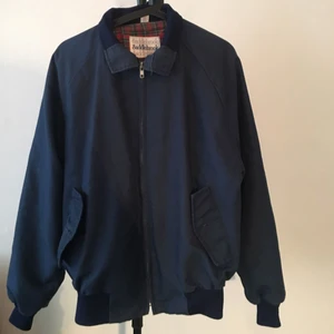  - Köpt på second hand, oanvänd av mig. Passar XS-M. Superfin!