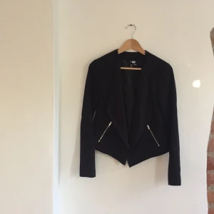  - Kavaj från h&m Fraktkostnad tillkommer 🌸