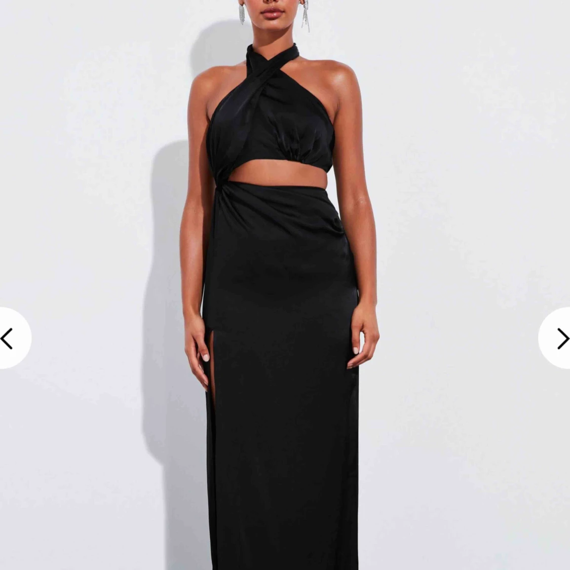 Svart satinklänning - 91