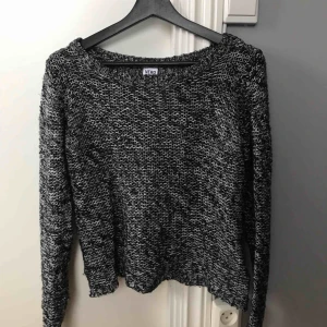  - Mysig och snygg stickad tröja, köpare står för frakt🥰