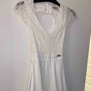  - Studentklänning. Använd 1 gång. 