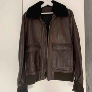  - Skinnjacka från Acne Studios. Extremt fin jacka. Detta är ett sample köpt på Acnes sample sale. Modellen kostade 12000 kr när den såldes i ordinarie kollektion. 